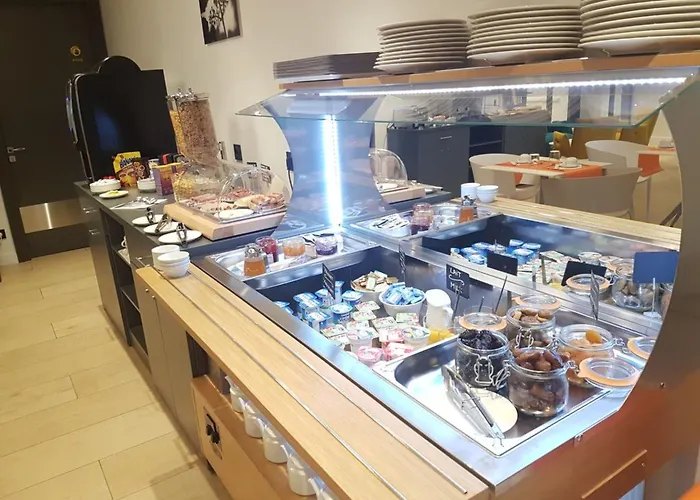 Enight מלון גרדיניון