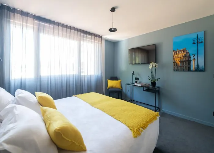 Enight Hotel Gradignan